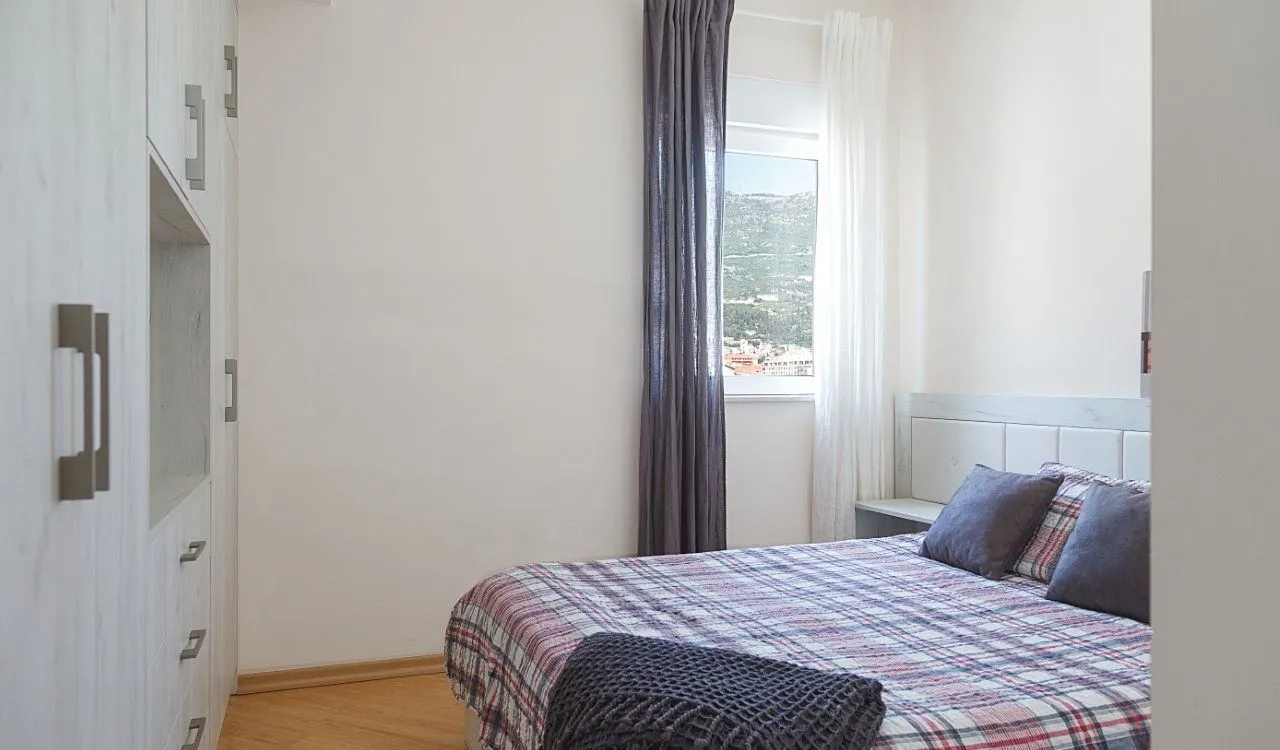 Prodaja, trosoban stan, 85m², Centar, Budva