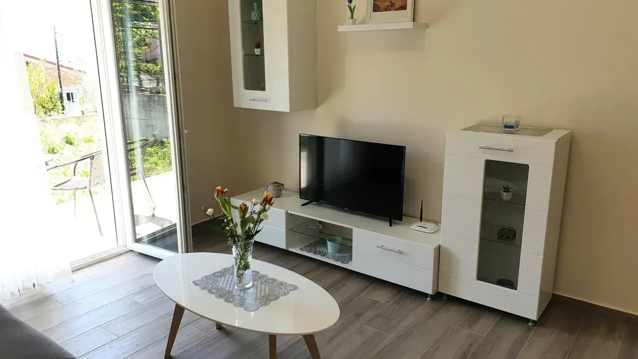 Rent, apartment, 55m², Tivat, Crna Gora