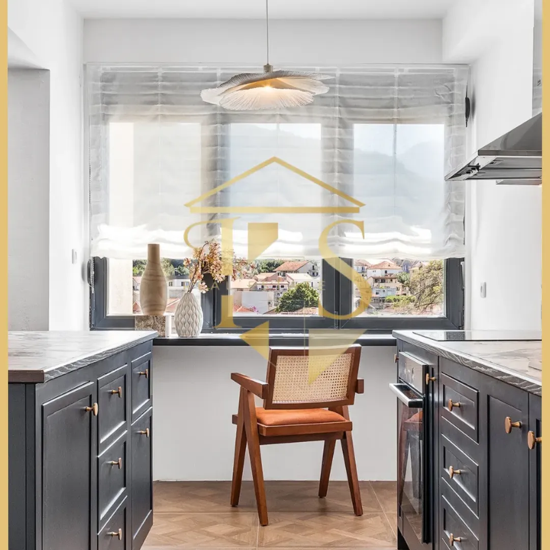 Izdavanje, dvosoban stan, 77m², Centar, Tivat