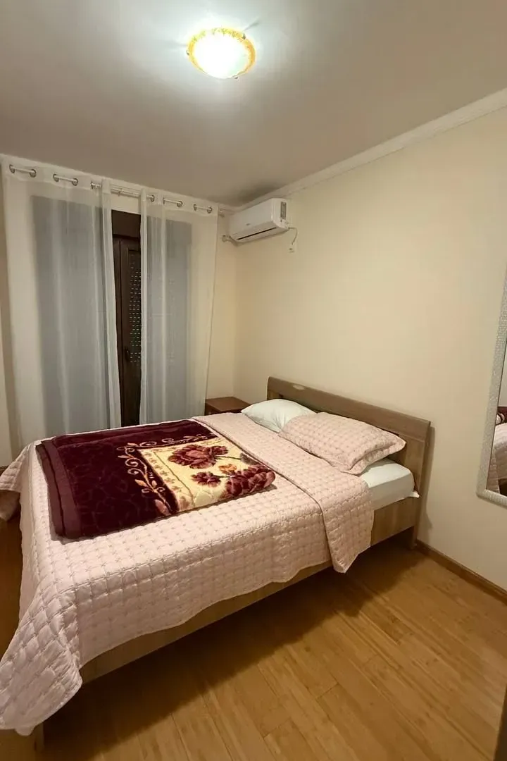 Izdavanje, dvosoban stan, 68m², Podmaine, Budva