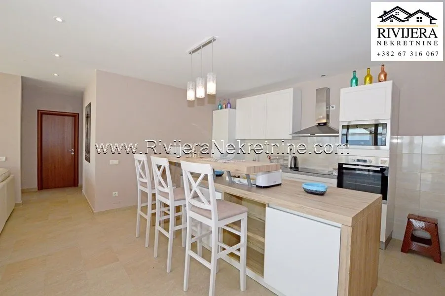 Prodaja, trosoban stan, 220m², Topla, Herceg Novi