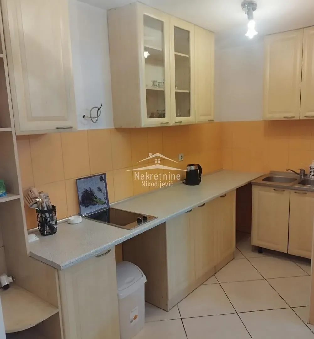 Izdavanje, trosoban stan, 70m², Šumice, Beograd