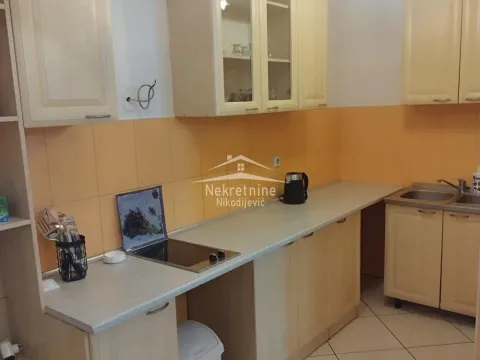 Izdavanje, trosoban stan, 70m², Šumice, Beograd - image 6