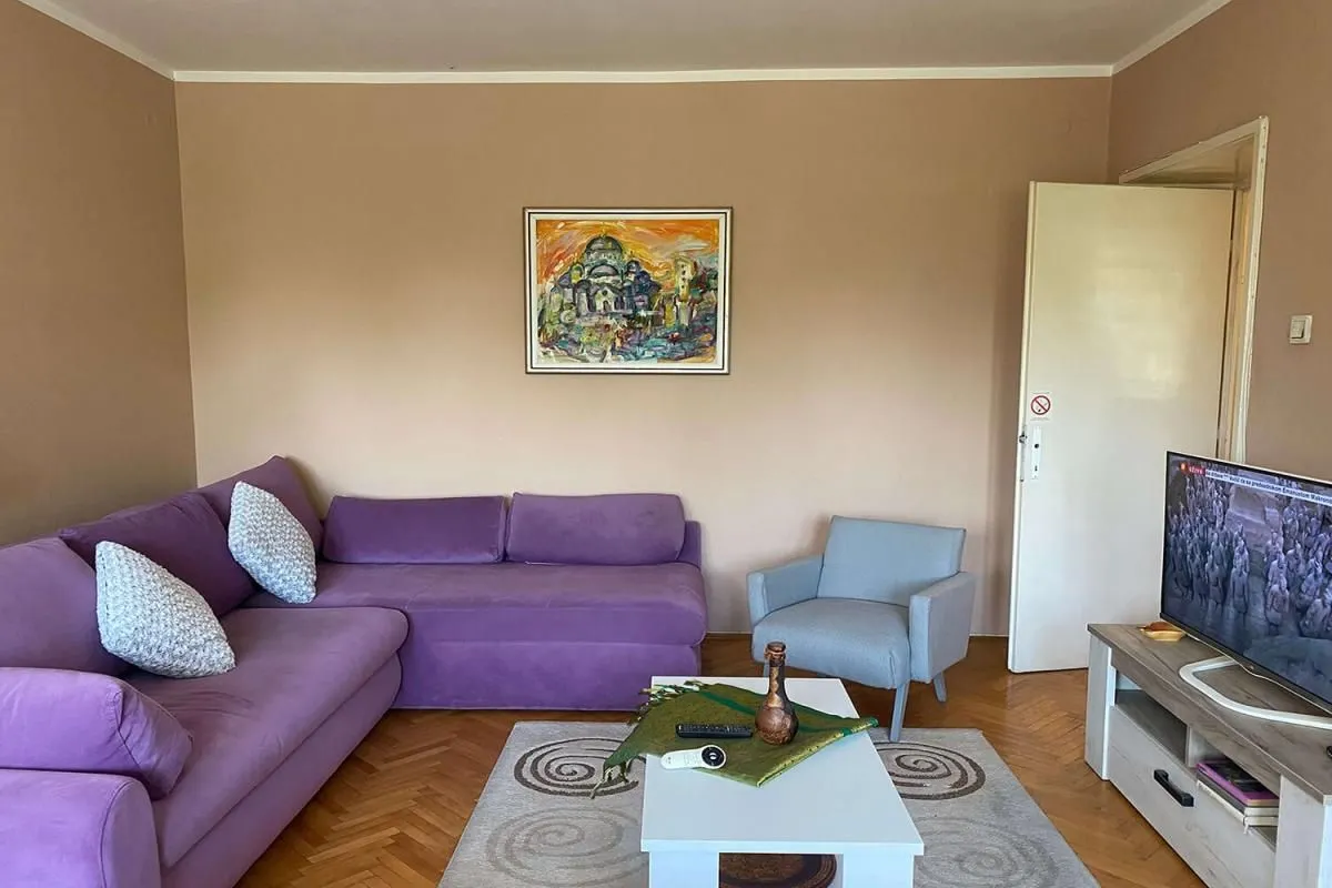Izdavanje, dvosoban stan, 90m², Savski Venac, Beograd