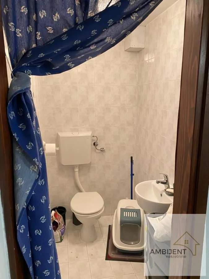 Prodaja, četvorosoban stan, 104m², Zemun Centar, Zemun Sve Podlokacije