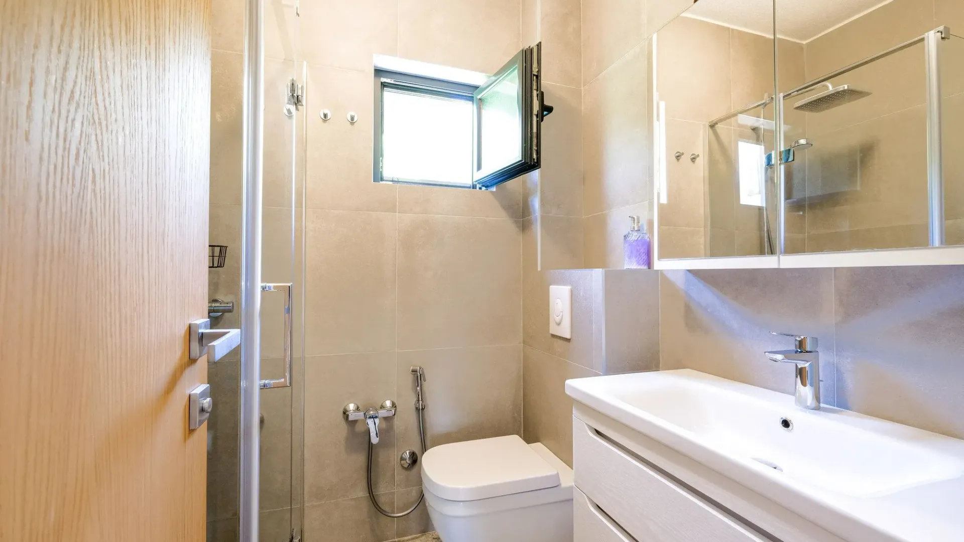 Prodaja, trosoban stan, 77m², Centar, Tivat