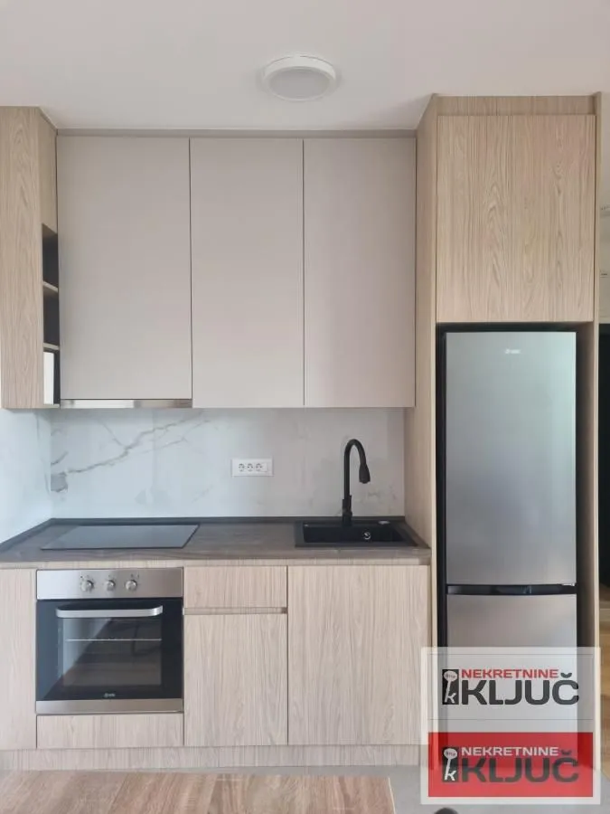 Izdavanje, jednosoban stan, 39m², Bulevar Oslobodjenja, Novi Sad Sve Podlokacije
