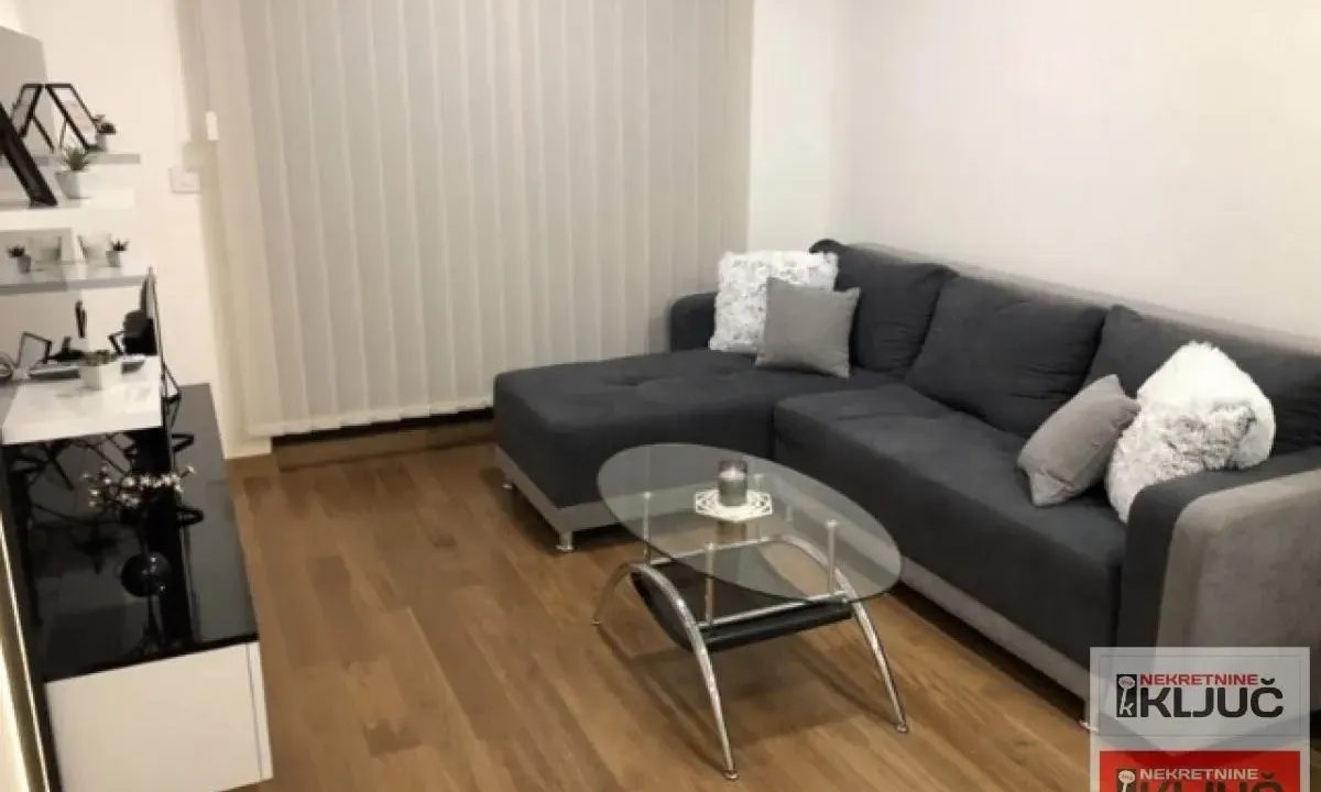 Izdavanje, jednosoban stan, 40m², Centar, Novi Sad