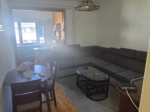 Izdavanje, dvosoban stan, 80m², Centar, Podgorica - image 2