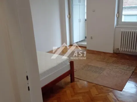 Izdavanje, trosoban stan, 82m², Centar, Novi Sad - image 4