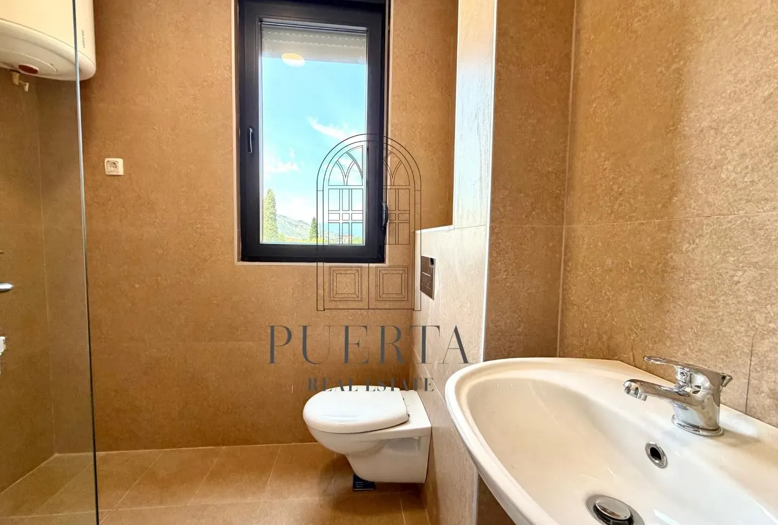 Prodaja, dvosoban stan, 64m², Tološi, Podgorica