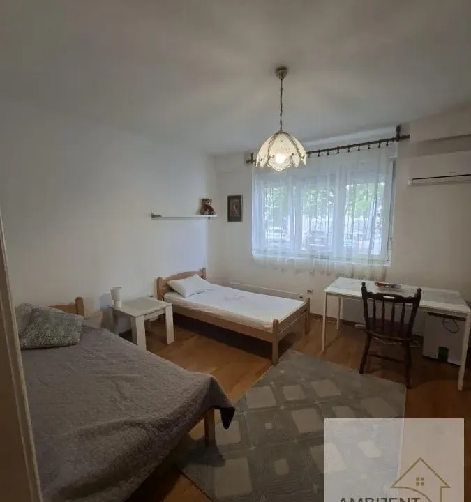 Izdavanje, jednosoban stan, 30m², Stari Grad, Beograd