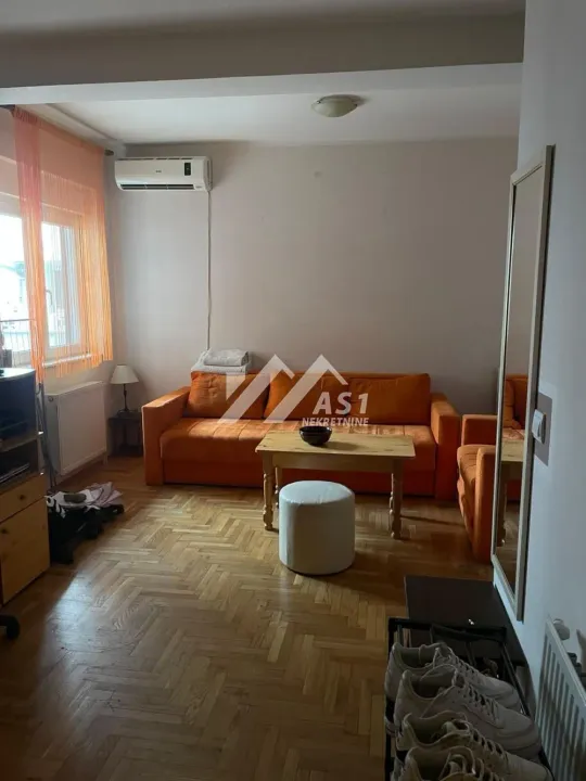 Izdavanje, jednosoban stan, 33m², Rotkvarija, Novi Sad Sve Podlokacije