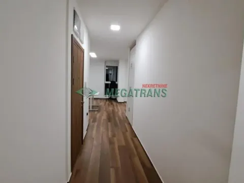 Izdavanje, četvorosoban stan, 100m², Centar, Novi Sad - image 20