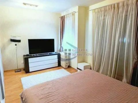 Prodaja, četvorosoban stan, 270m², Skojevsko Naselje, Beograd - image 17