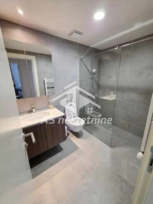 Izdavanje, trosoban stan, 86m², Savski Venac, Beograd