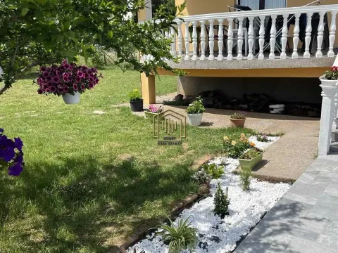 Prodaja, kuća, 350m², Zlatica, Podgorica - image 38