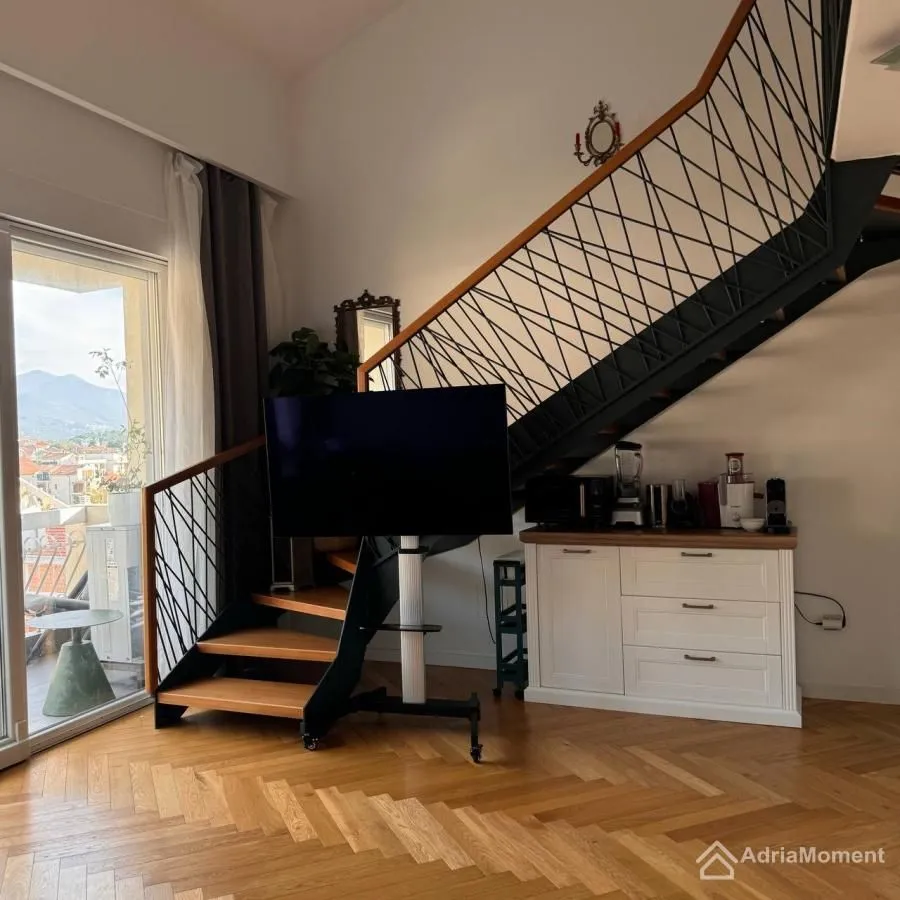 Prodaja, dvosoban stan, 68m², Centar, Tivat