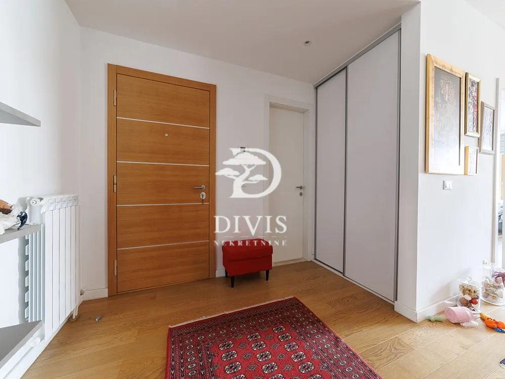 Prodaja, četvorosoban stan, 107m², Savski Venac, Beograd