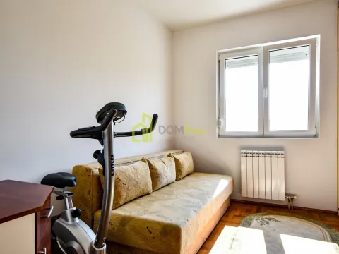 Izdavanje, kuća, 185m², Tološi, Podgorica - image 24