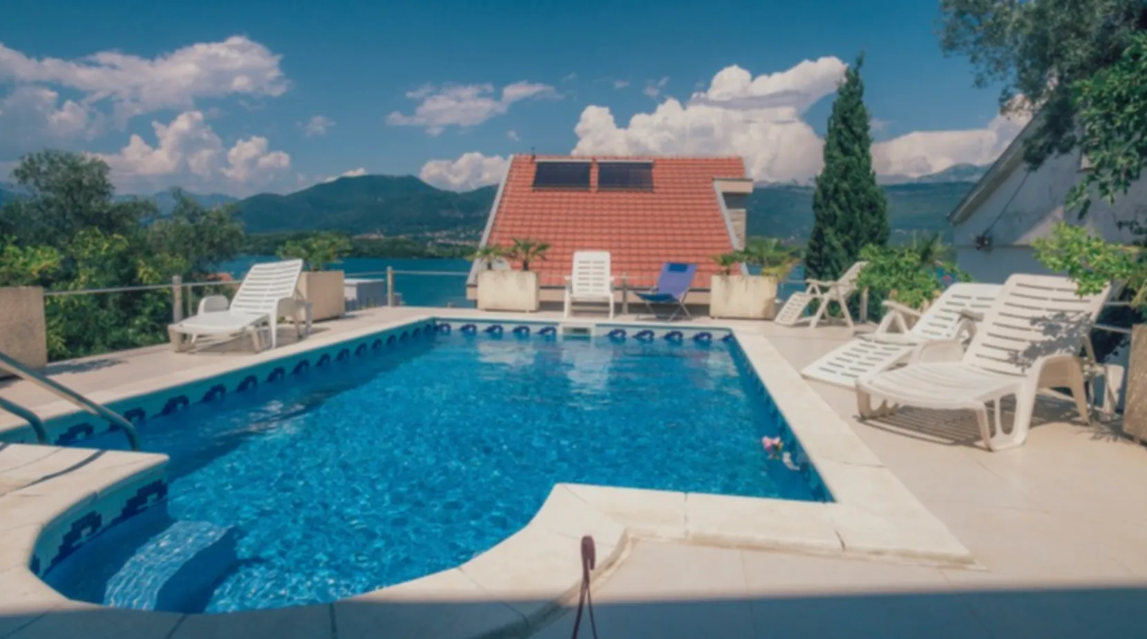Rent, house, 220m², Đuraševići, Tivat