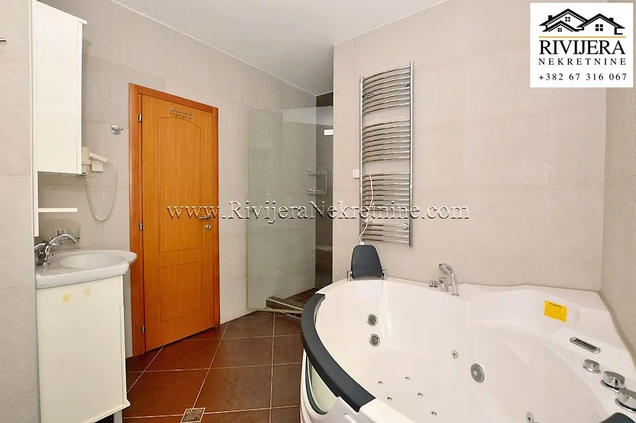 Prodaja, četvorosoban stan, 107m², Đenovići, Herceg Novi