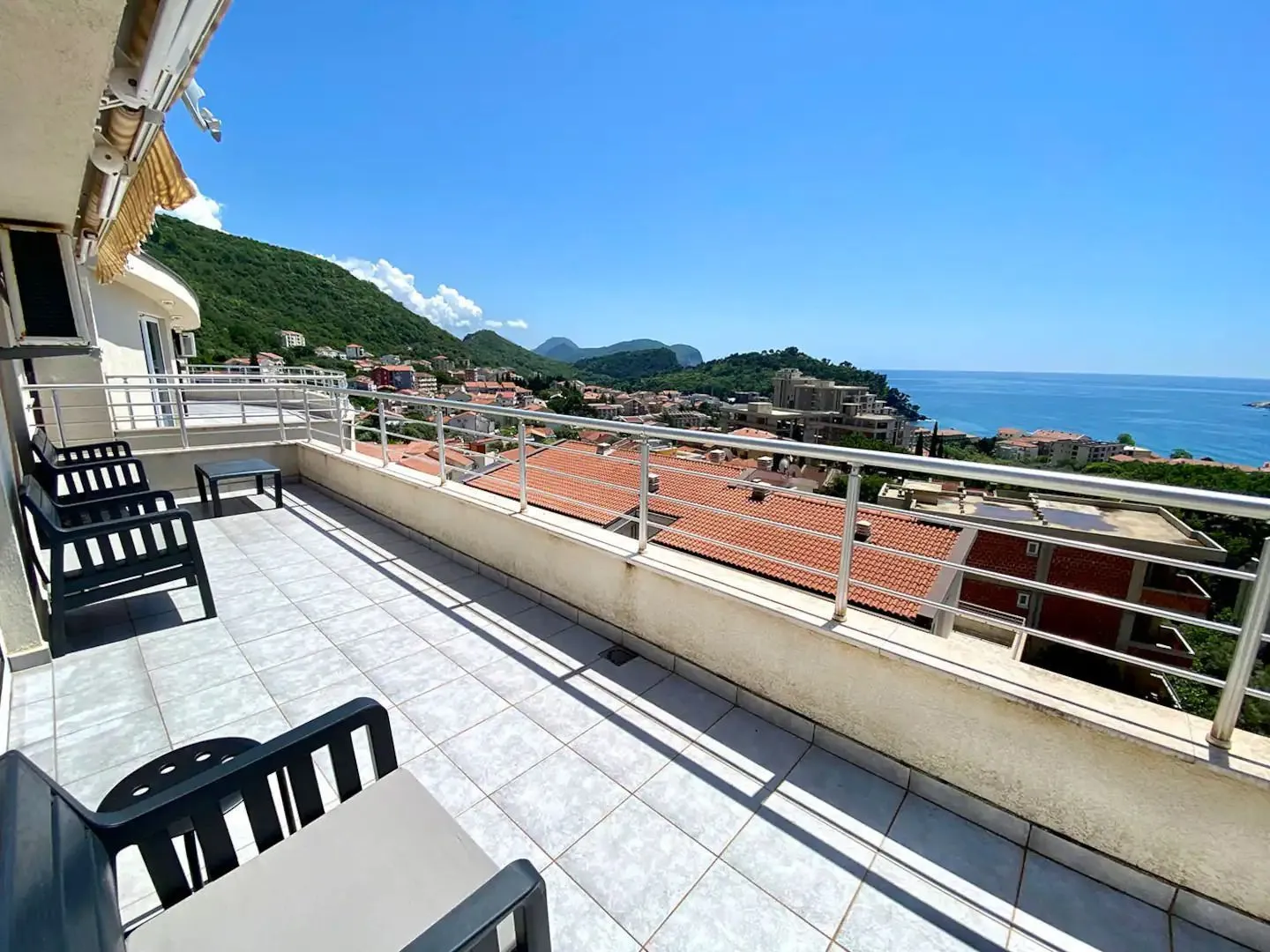Rent, two bedroom apartment, 93m², Petrovac, Budva