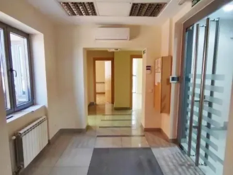 Rent, office space, 210m², Savski Venac, Beograd - image 1