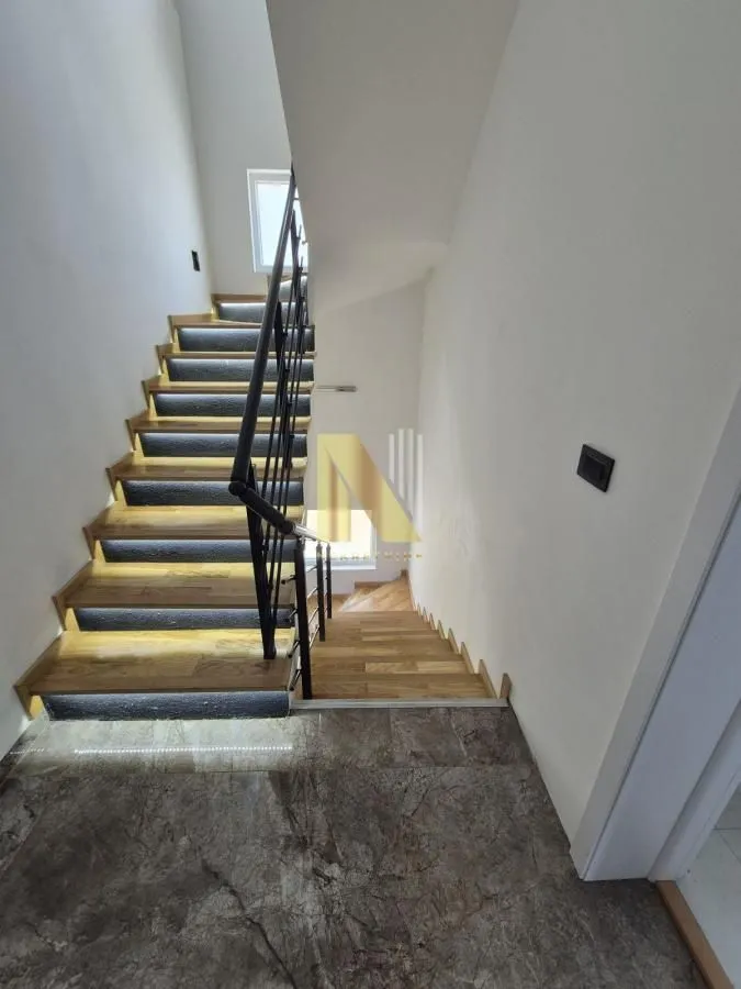 Prodaja, stan, 148m², Vidovdansko naselje, Novi Sad Sve Podlokacije