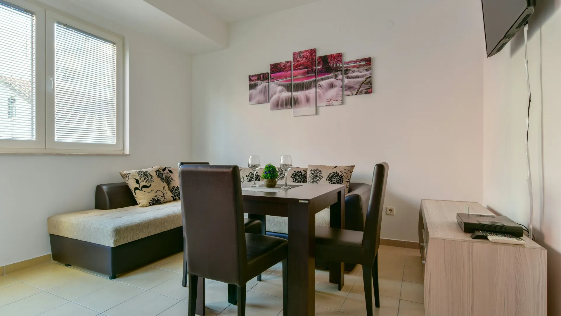 Izdavanje, garsonjera, 30m², Rozino, Budva