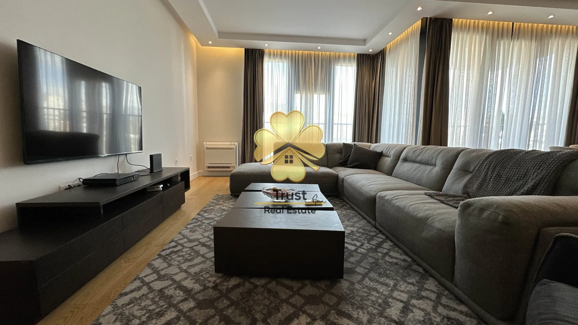 Izdavanje, trosoban stan, 115m², Podgorica, Crna Gora