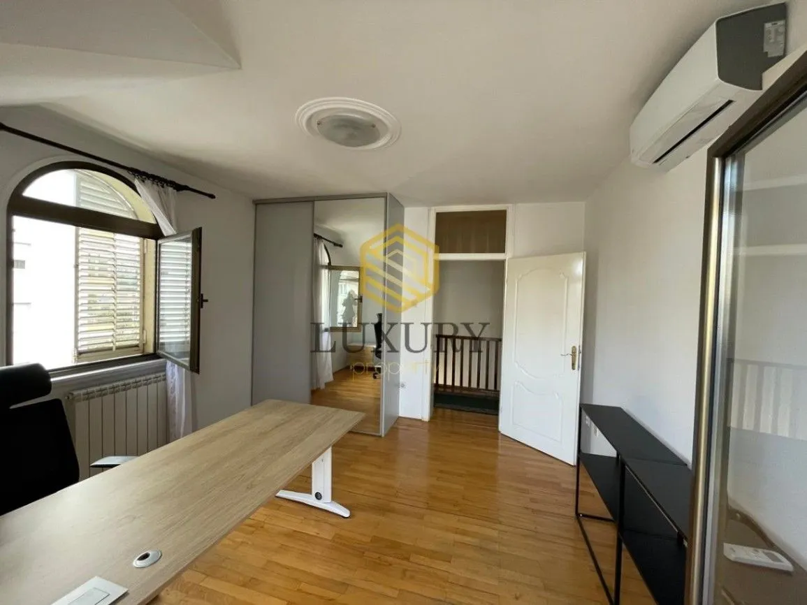 Rent, office space, 220m², Stara Varoš, Podgorica