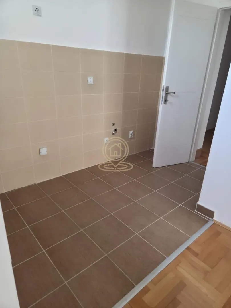 Sale, three bedroom apartment, 79m², Medijana, Niš