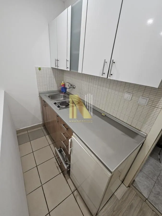 Izdavanje, garsonjera, 18m², Centar, Novi Sad