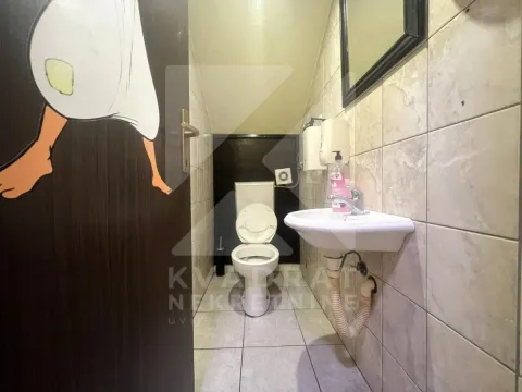 Izdavanje, poslovni prostor, 70m², Centar, Podgorica - image 6