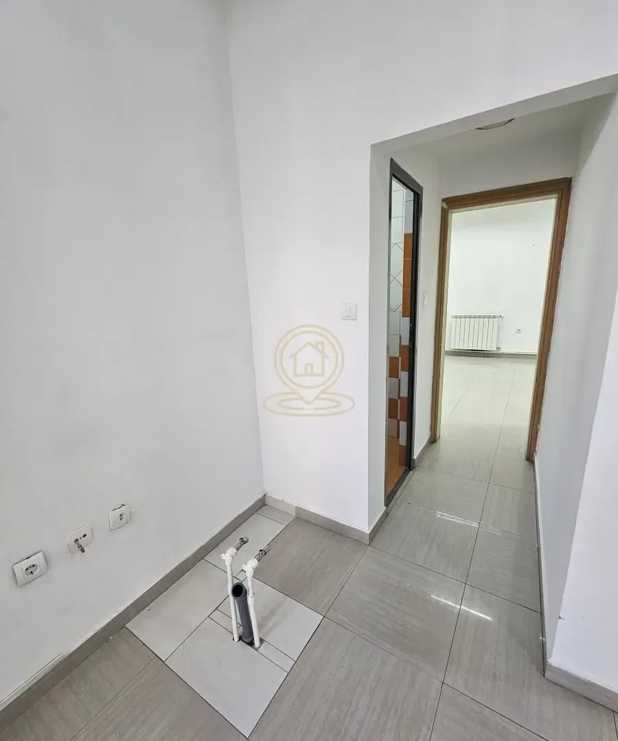 Izdavanje, poslovni prostor, 44m², Centar, Kragujevac