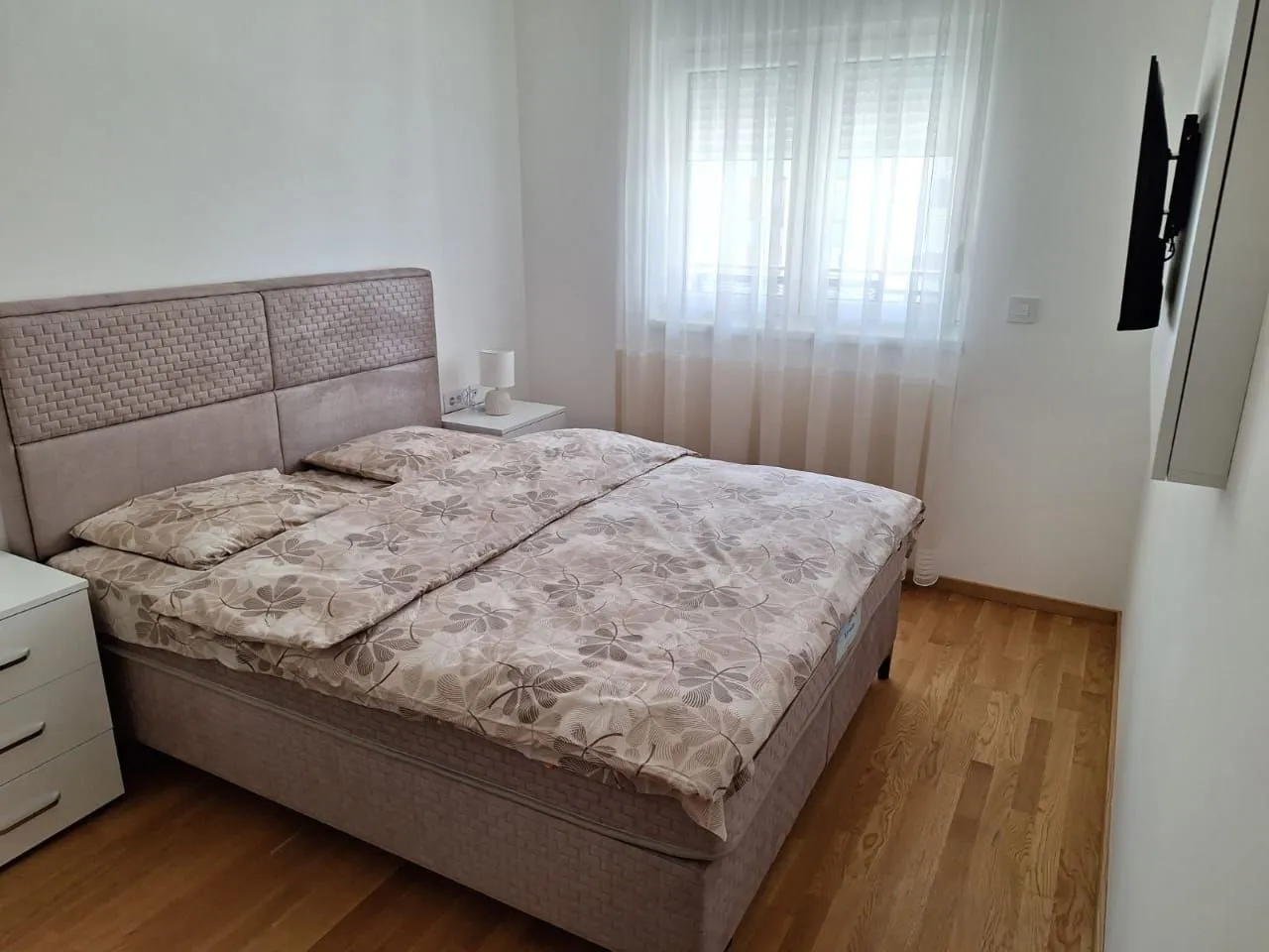 Izdavanje, jednosoban stan, 50m², Stari Aerodrom, Podgorica