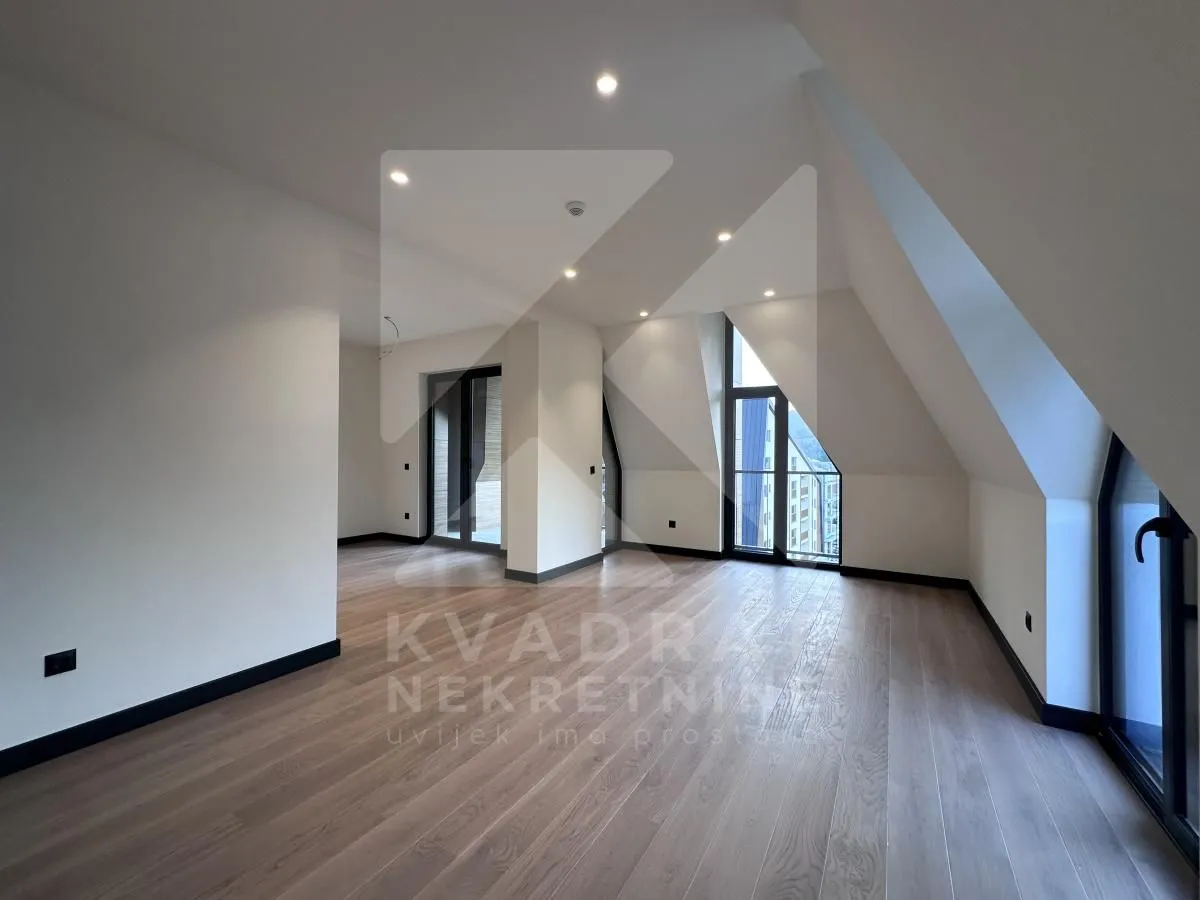 Prodaja, četvorosoban stan, 107m², Centar, Kolašin