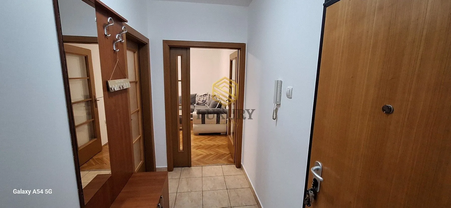 Izdavanje, dvosoban stan, 70m², Blok 9, Podgorica