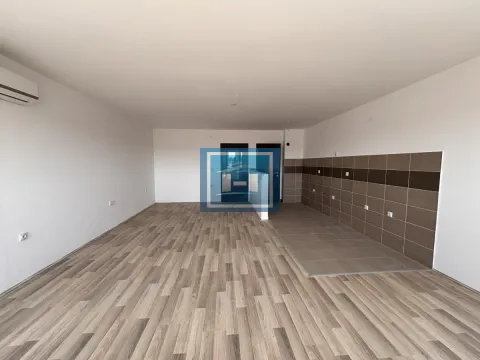 Izdavanje, četvorosoban stan, 99m², Jagodina, Srbija