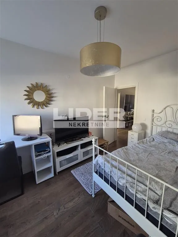 Izdavanje, četvorosoban stan, 100m², Voždovac Sve Podlokacije, Beograd