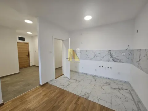 Prodaja, četvorosoban stan, 95m², Avijatičarsko naselje, Novi Sad Sve Podlokacije - image 5