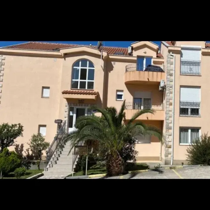 Izdavanje, jednosoban stan, 50m², Đenovići, Herceg Novi