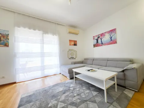 Rent, one bedroom apartment, 50m², City Kvart, Podgorica - image 1