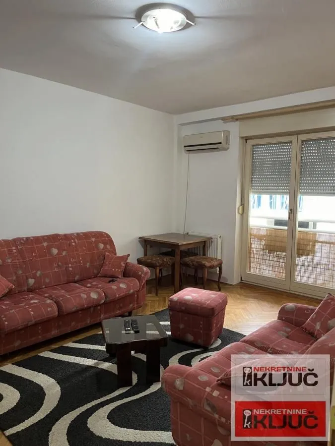 Izdavanje, jednosoban stan, 29m², Bulevar Oslobodjenja, Novi Sad Sve Podlokacije