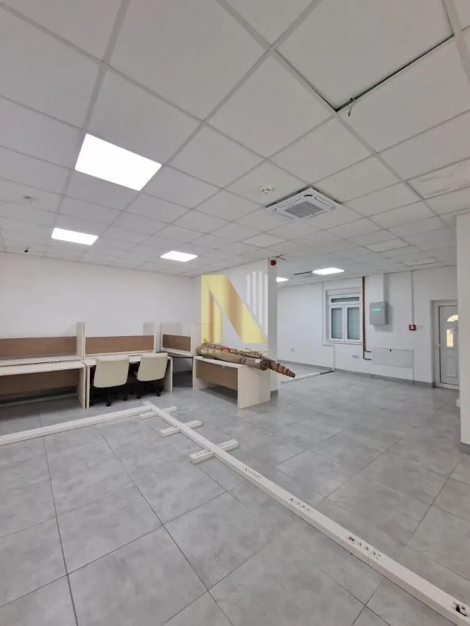 Izdavanje, poslovni prostor, 550m², Adamovićevo Naselje, Novi Sad Sve Podlokacije