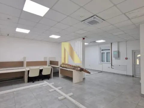 Rent, office space, 550m², Adamovićevo Naselje, Novi Sad Sve Podlokacije