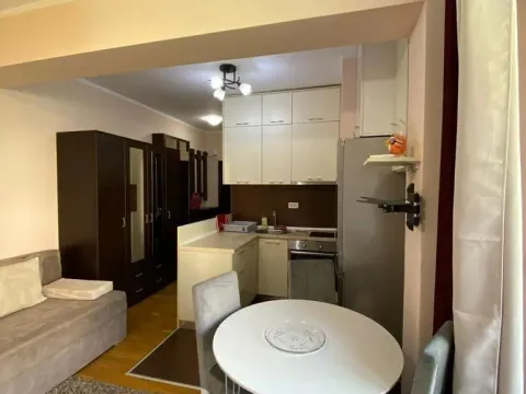 Izdavanje, garsonjera, 33m², Budva, Crna Gora
