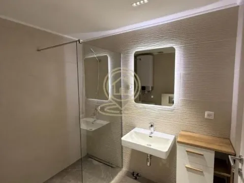 Izdavanje, četvorosoban stan, 81m², Južni Bulevar, Vračar Sve Podlokacije - image 24