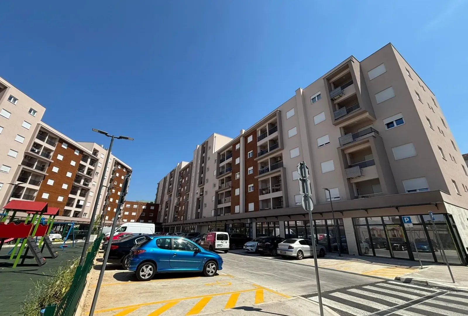 Izdavanje, poslovni prostor, 100m², Stari Aerodrom, Podgorica